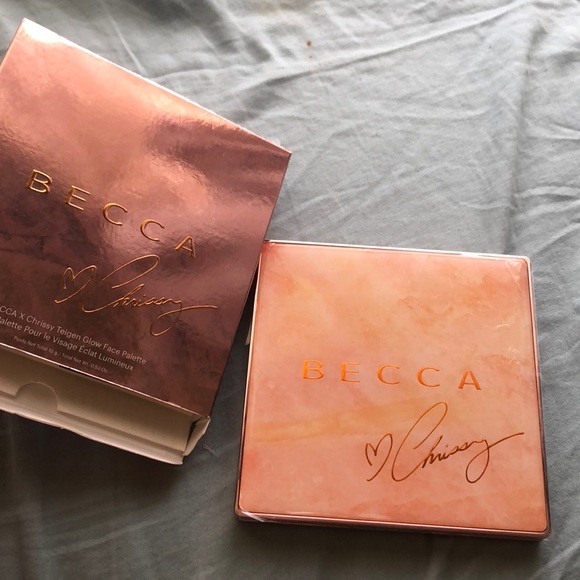 Becca x Chrissy teigen glow face palette - Picture 2 of 5